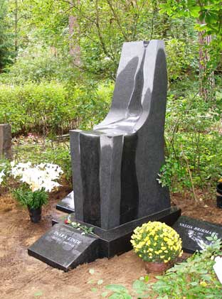 Skulptūriniai kapų paminklai