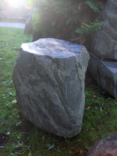 Suolai ir stalai iš akmens