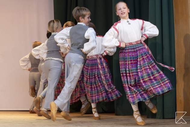 Latvių tautinių kostiumų nuoma