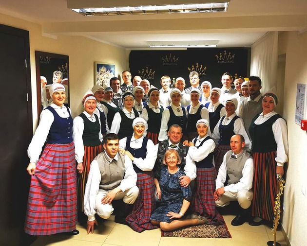 Latvių tautinių kostiumų nuoma