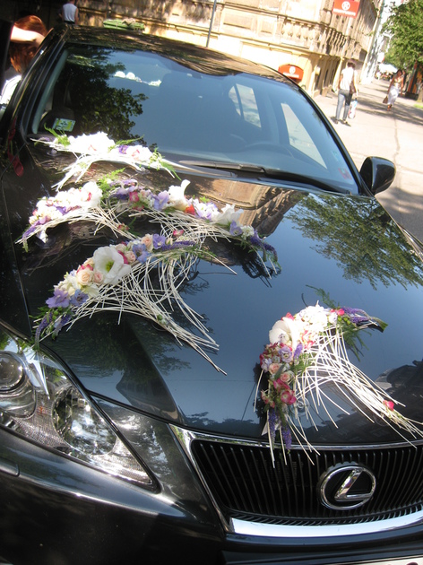Floristinis automobilių pristatymas, dekoravimas