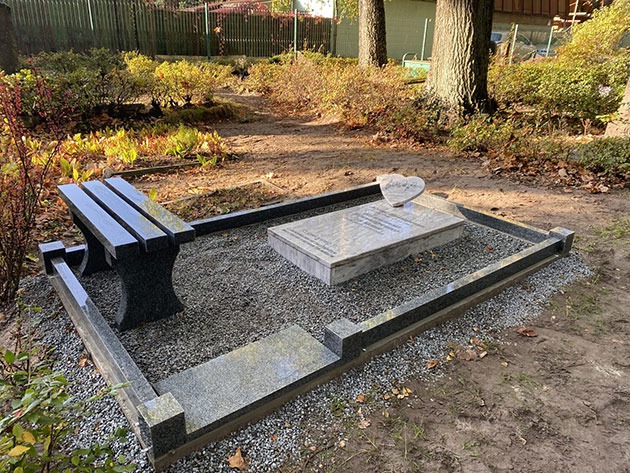 Grave benches