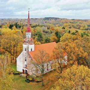 Opekalna evaņģēliski luteriskā baznīca, bažnyčia
