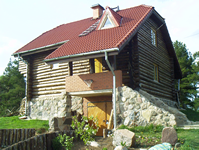 Priedeskalns, kaimo namas