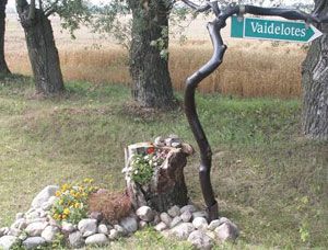 Vaidelotes, country yard