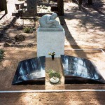 Skulptūriniai kapų paminklai