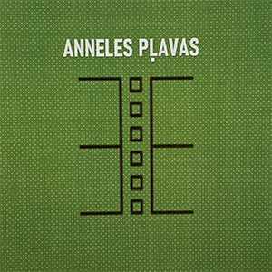 ANNELES PĻAVAS, Visuomenė