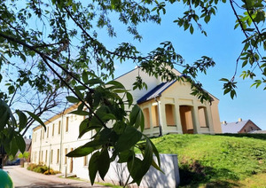 Auces pilsētas bibliotēka, Bibliothek