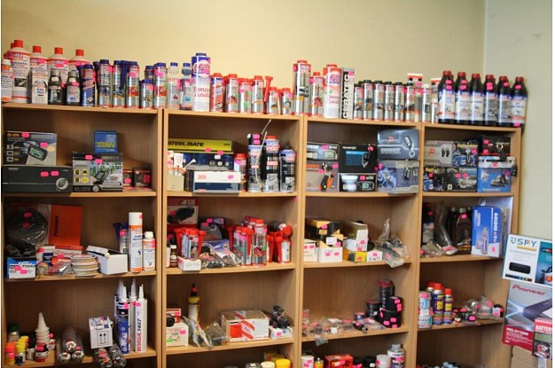 Automobilių atsarginės dalys, prekyba