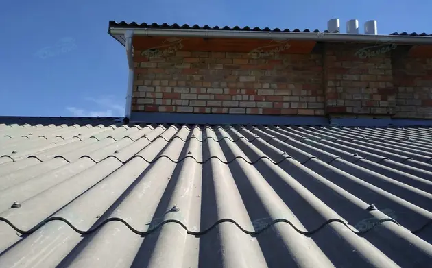 Installation von asbestfreien Schieferdächern