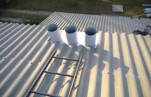 Installation von asbestfreien Schieferdächern