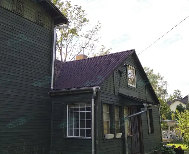 Montage von Bitumenwellplattendächern