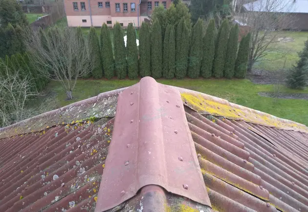 Montage von Bitumenwellplattendächern