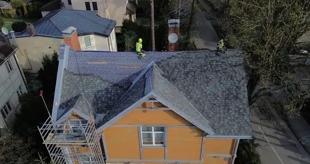 Montage von Bitumenschindeldächern
