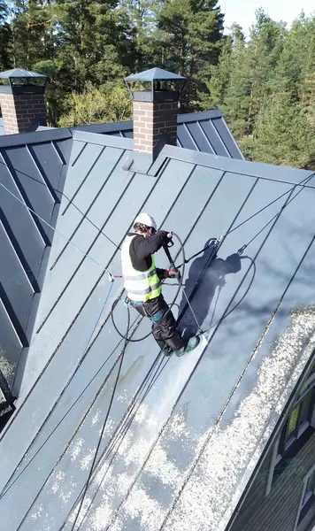 Waschen und Reinigen von Dacheindeckungen