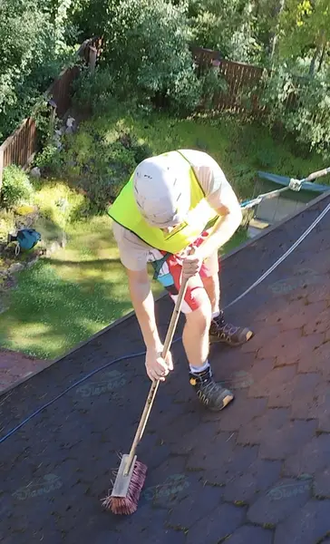 Waschen und Reinigen von Dacheindeckungen