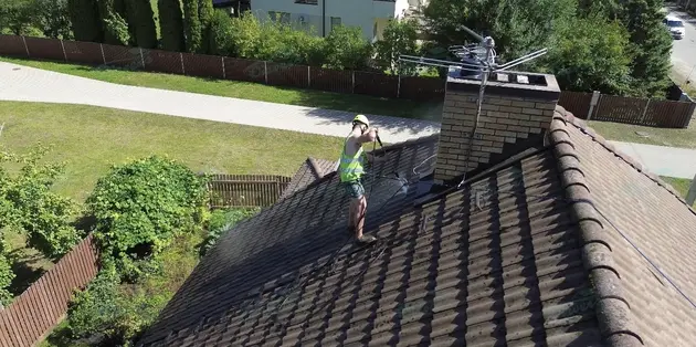 Waschen und Reinigen von Dacheindeckungen