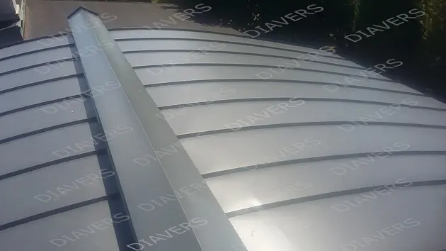 Montage von Rollprofildächern