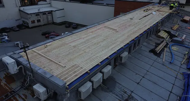 Montage von Rollprofildächern