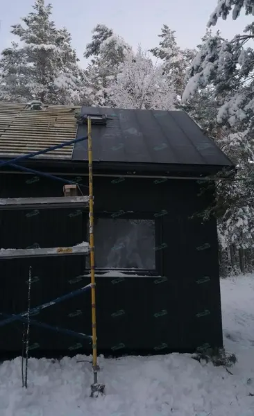 Montage von Rollprofildächern