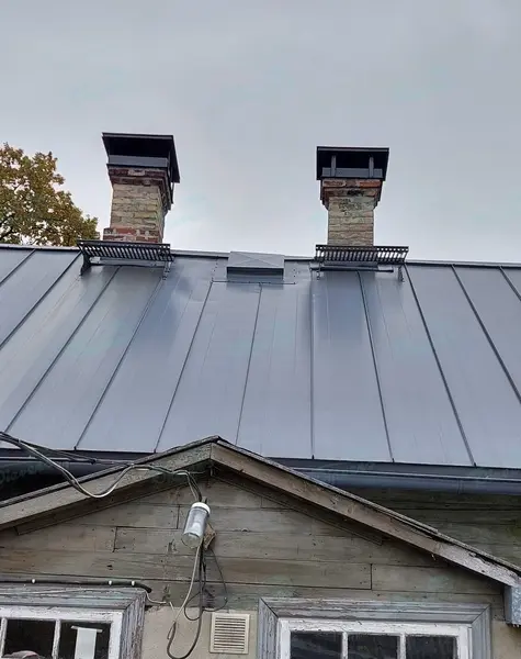 Montage von Rollprofildächern