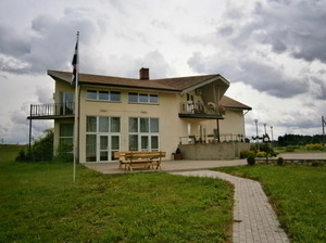 Ēdene, svečių namai