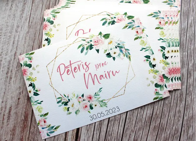 Kāzu pudeles un glāzes