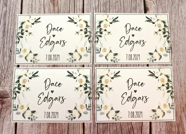 Kāzu pudeles un glāzes