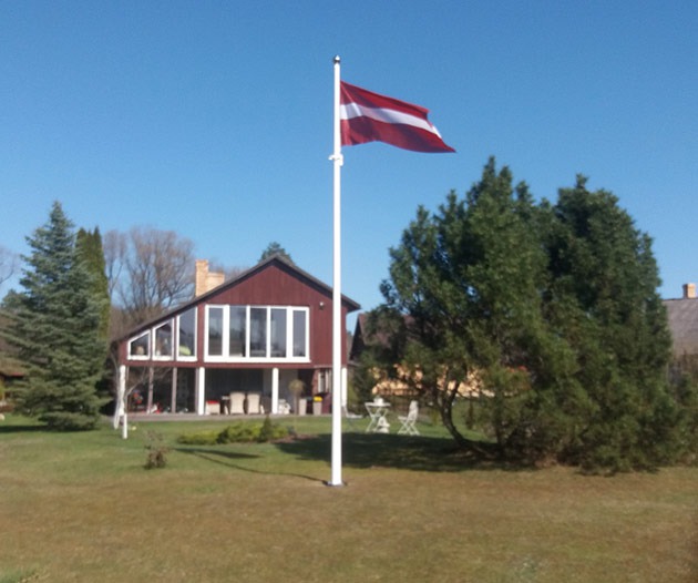 Vėliavų stiebų montavimas