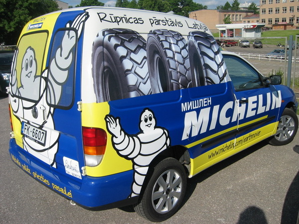 Reklama ant automobilių