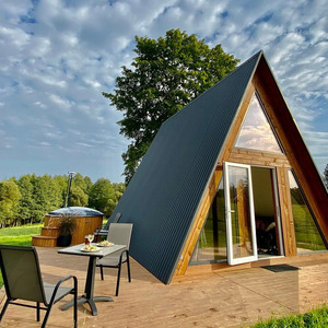 Māja pie ezera, poilsio namai