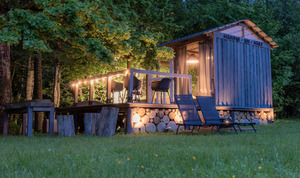 Mākoņi un māls, poilsio namai