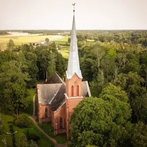Mazsalacas Svētās Annas evanģēliski luteriskā baznīca, bažnyčia