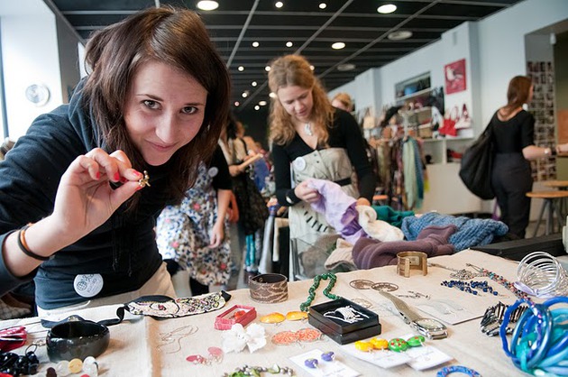 Daiktai, drabužiai, daiktų ir drabužių priėmimas