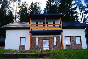 Raibais asaris, svečių namai