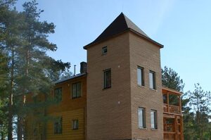 Rāznas stāvkrasti, svečių namai