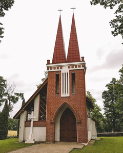 Suostas Svētā Krusta Paaugstināšanas baznīca, bažnyčia
