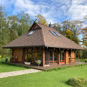 UpeNes, svečių namai