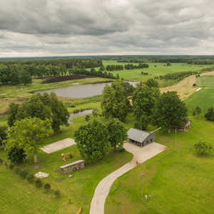 Uzbāzes, laisvalaikio namai