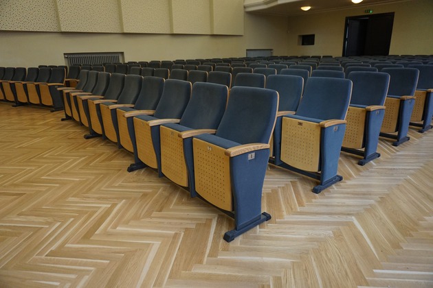 Кресла для конференц-залов 